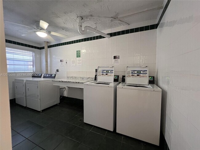 Building Photo - 13100 SW 92nd Ave