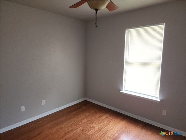 Building Photo - 30 Willow Run Dr