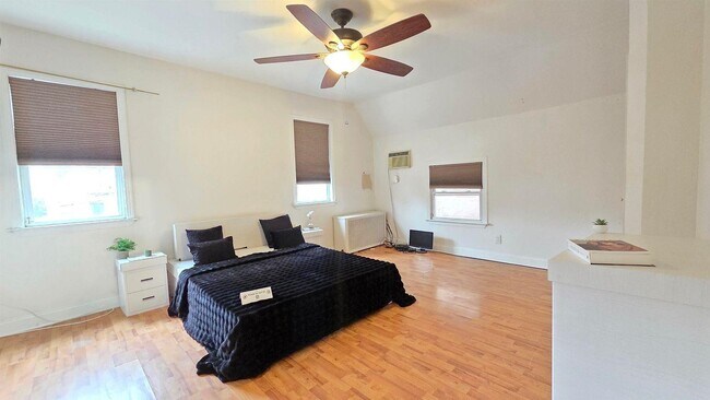 Building Photo - 68 Brinkerhoff St