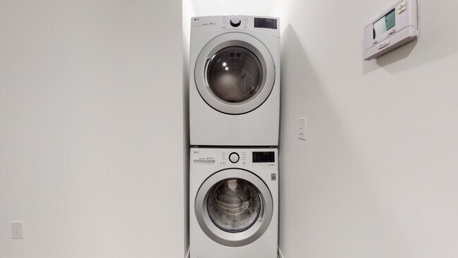 Building Photo - 4452 Turquoise St