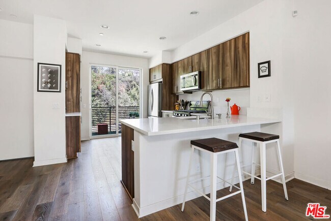 Building Photo - 3901 N Eagle Rock Blvd