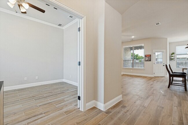 Building Photo - 4005 Gray Wolf Dr