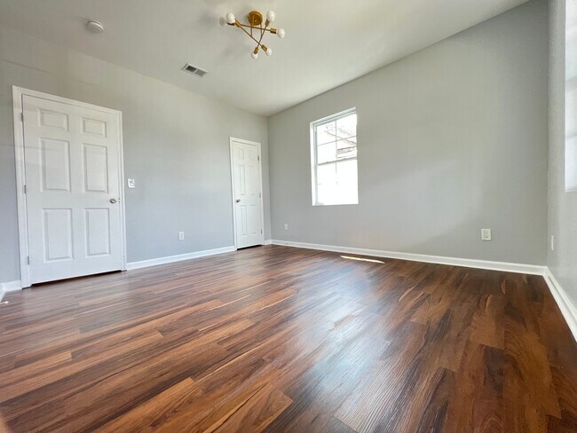 Building Photo - 1617 Heiman St