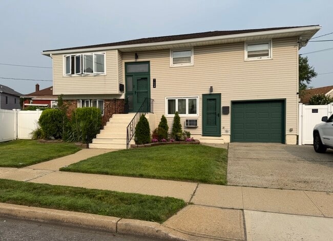 Building Photo - 124 Nassau Ln
