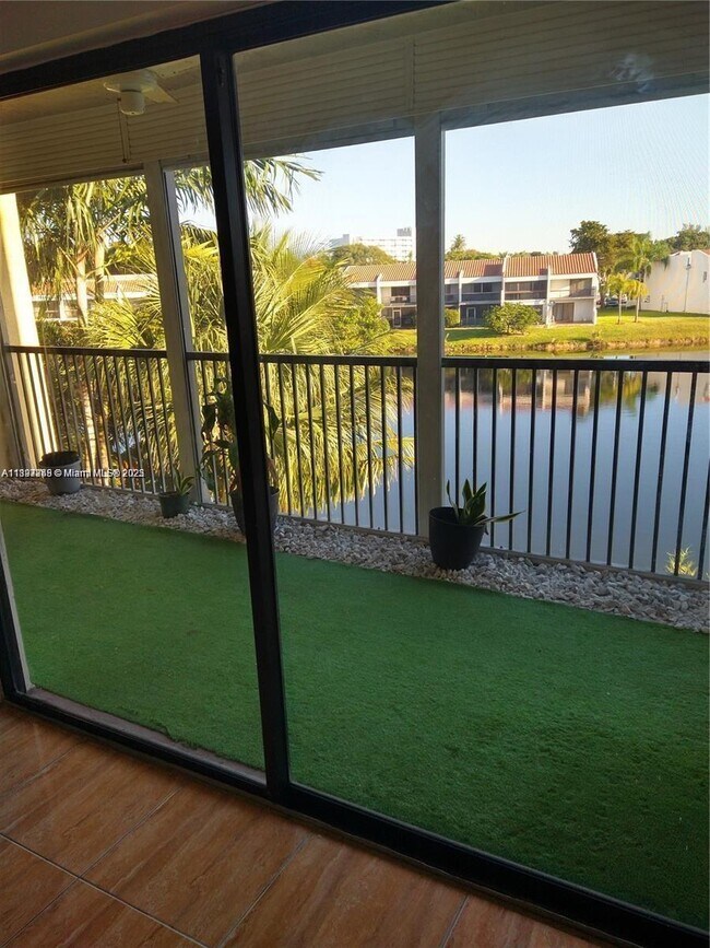 Primary Photo - 6575 W Oakland Park Blvd