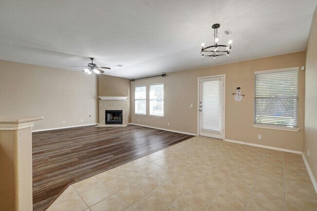 Building Photo - Spacious 4-Bedroom Gem with Office in Desi...