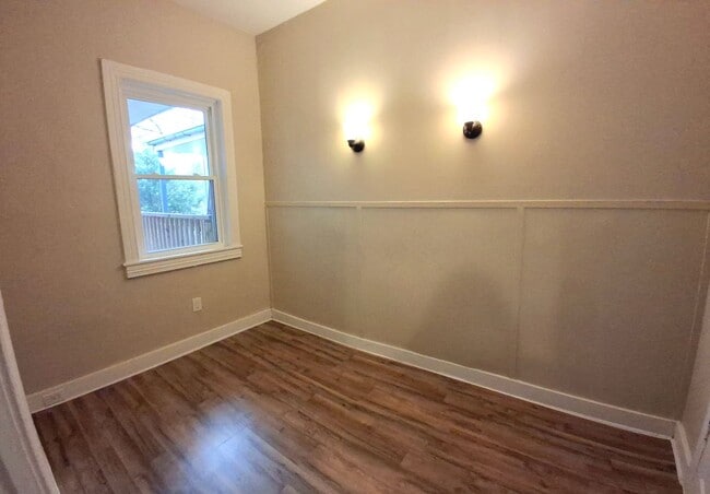 Building Photo - 4 Bedroom 1.5 Bathroom in York!