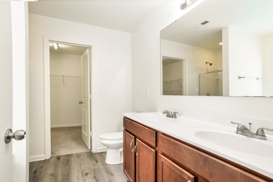 Building Photo - 5004 Broad Leaf Ct