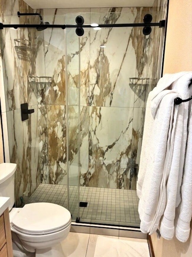 Building Photo - 267 Kestrel Ln