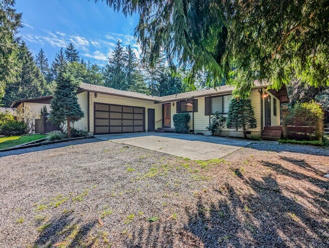 Primary Photo - Charming 3 bed, 1.5 bath country rambler i...