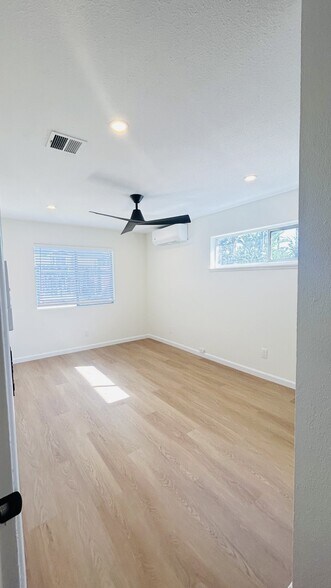 Building Photo - 2811 E 11th St