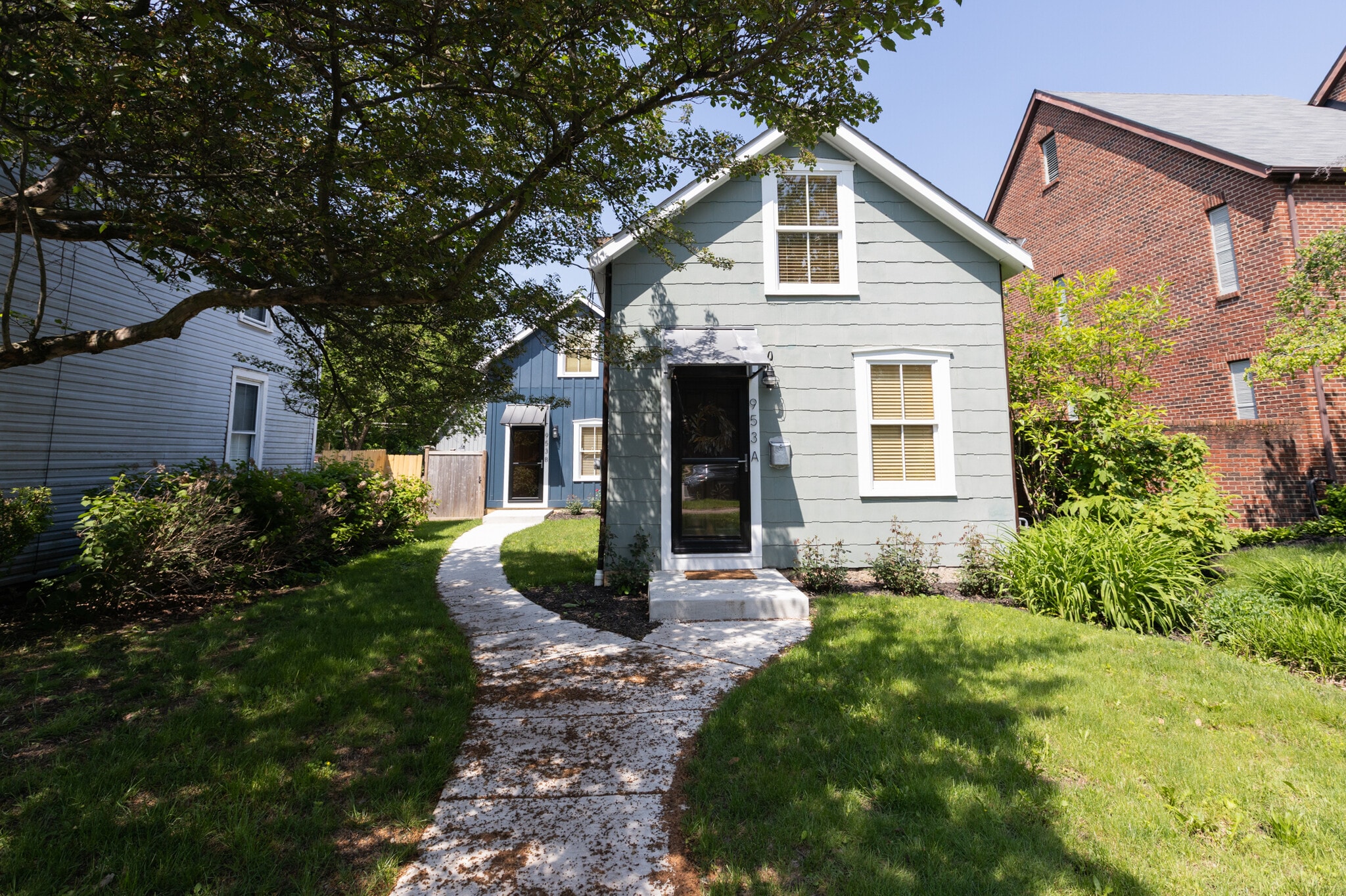 tucked away back unit - 953 Dennison Ave