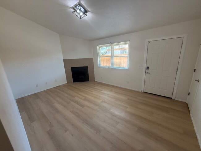 Building Photo - 2510 E Eastland St