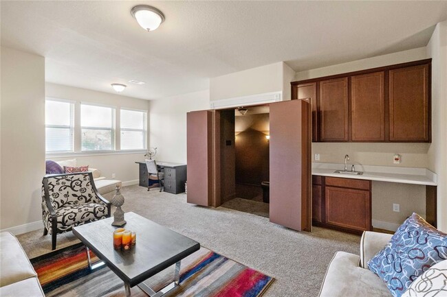 Building Photo - 27 S Greenprint Cir