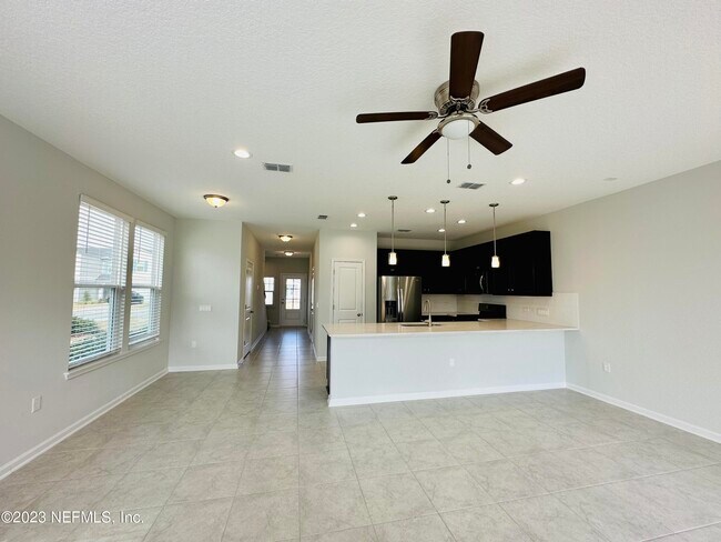Building Photo - 84 Pinebury Ln