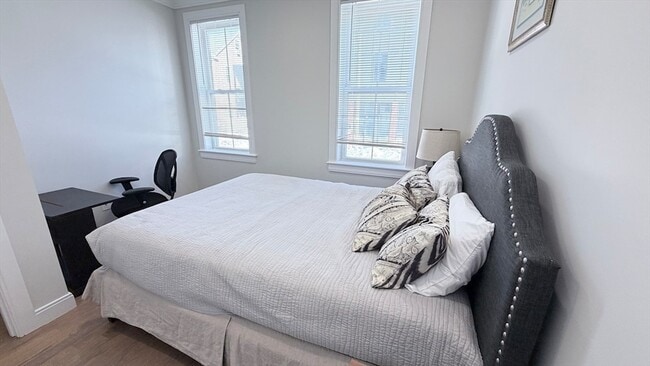 Building Photo - 93 George St