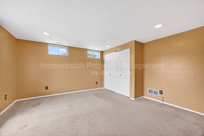 Building Photo - 166 Royallprairie Ln