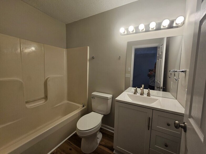 Building Photo - 2329 Avalon Wds Dr