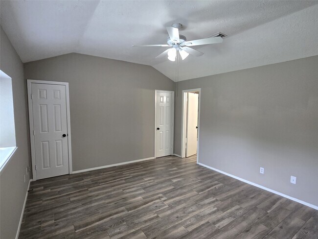 Building Photo - 24015 Farm Hill Dr