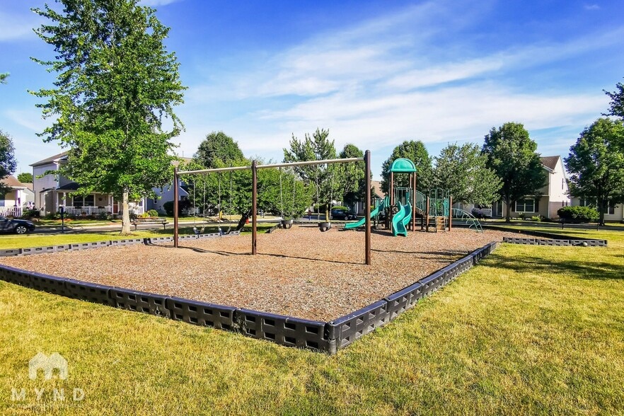 Building Photo - 540 Rockets St