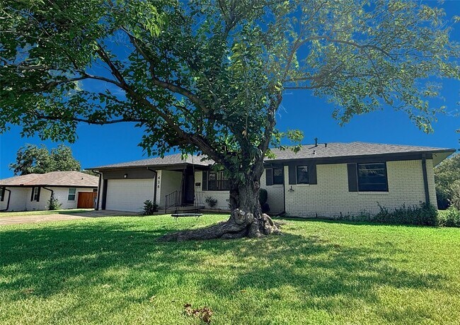 Building Photo - 436 Degan Ave