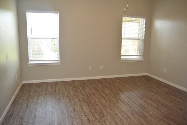Building Photo - 18130 Beaverdell Dr