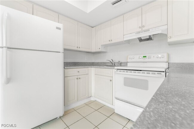 Building Photo - 2927 SE 15th Pl