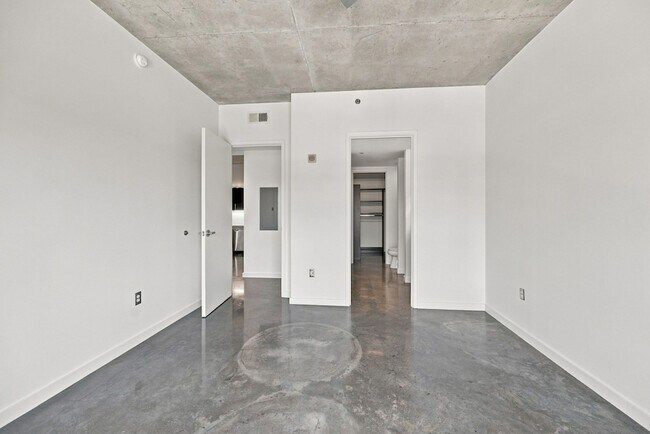 Building Photo - 600 12th Ave S