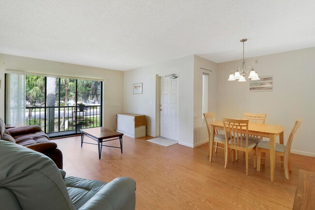 Building Photo - 2703 SW Matheson Ave