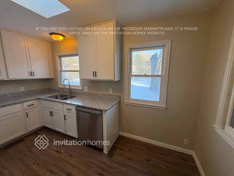 Building Photo - 2940 Orchard Ave N