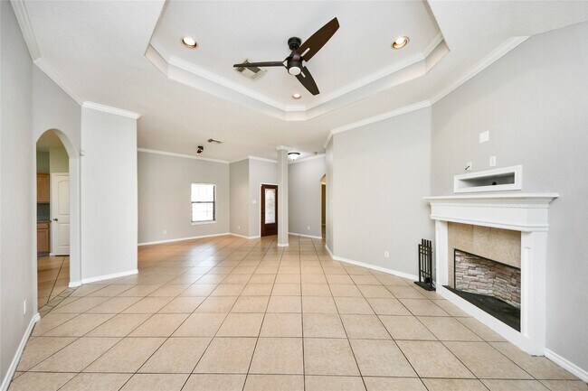 Building Photo - 11004 San Jacinto Dr