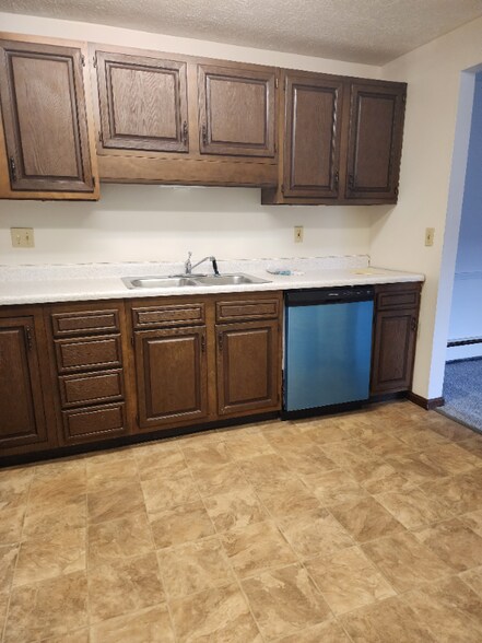 Building Photo - 201 Rose Ln St SE