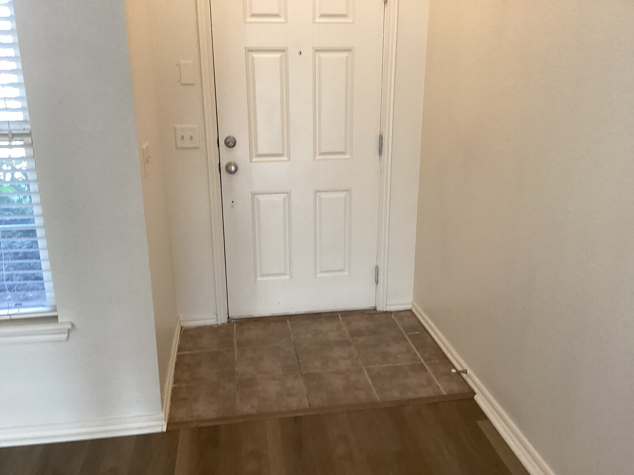 Building Photo - 4129 Queens Dr
