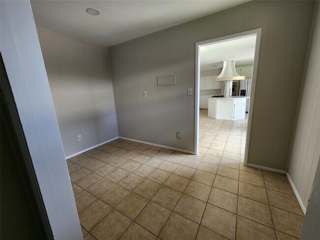Building Photo - 8023 S Braeswood Blvd