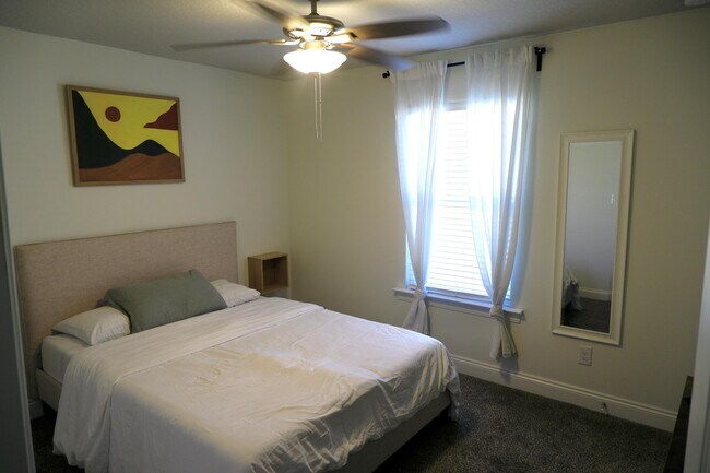 Building Photo - 6841 Nelson St