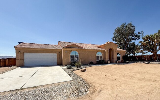 Building Photo - Beautiful Yucca Mesa Home