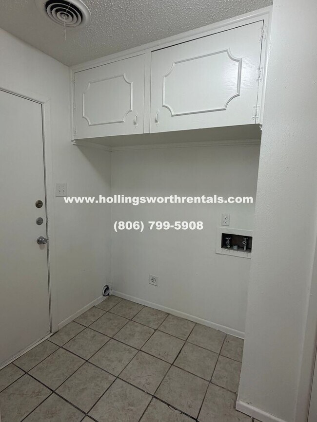 Building Photo - Spacious 3 Bedroom, 2 Bath, 2 Car Garage with bonus room