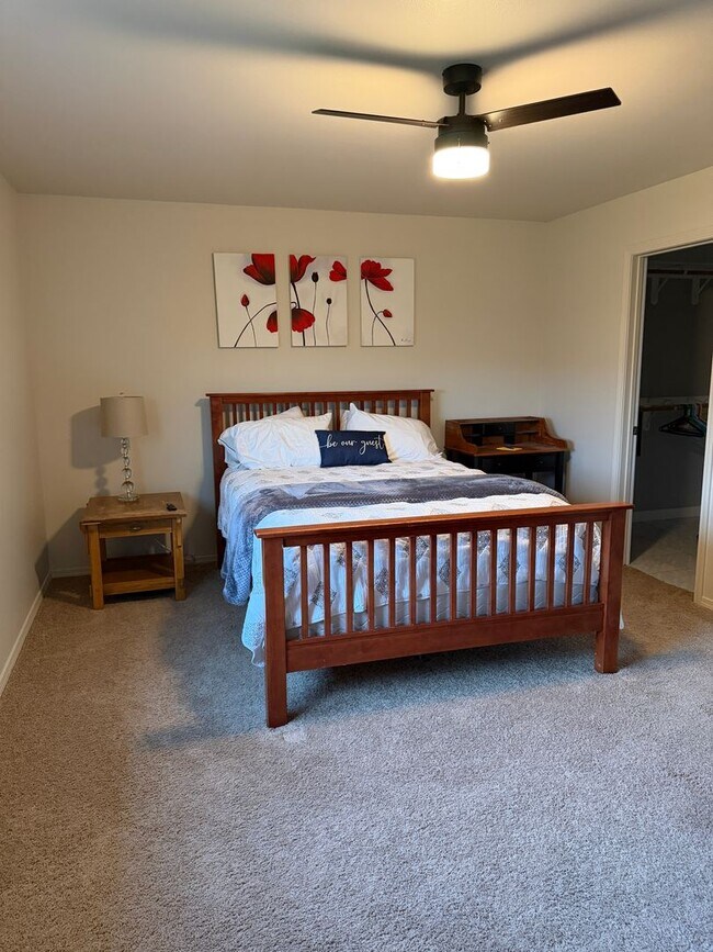 Building Photo - Single Family Home available in Quiet neighborhood.