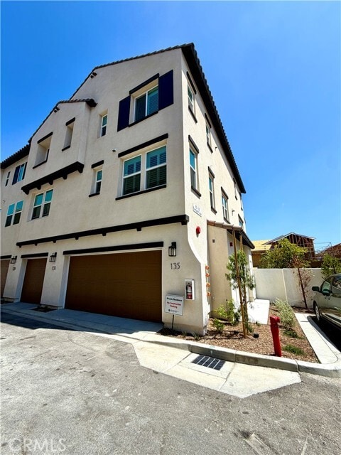 Building Photo - 135 Evergreen Ln