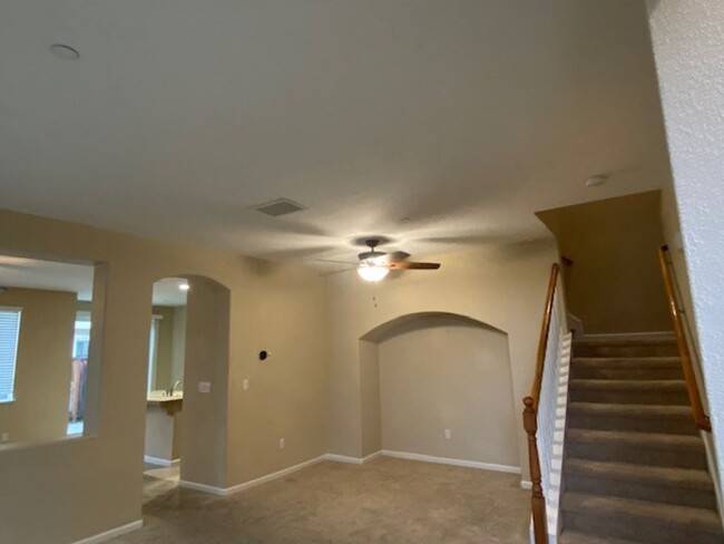 Building Photo - Condo with access to clubhouse and interne...