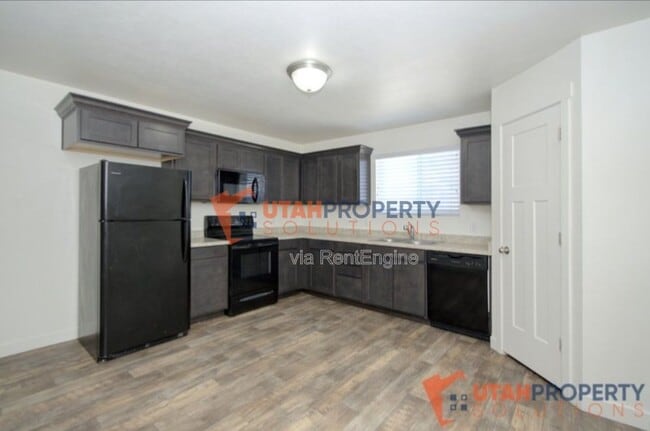 Building Photo - 8172 Broken Spoke Ln