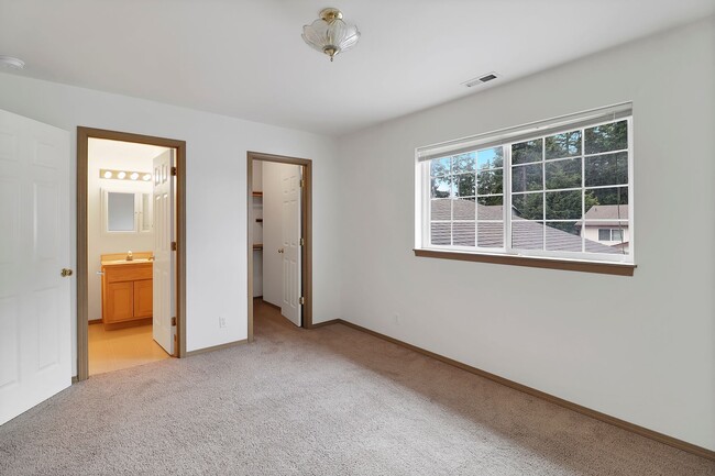 Building Photo - 732 NW Paragon Pl