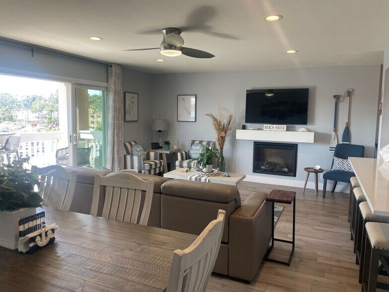 Building Photo - 4705 Marina Dr