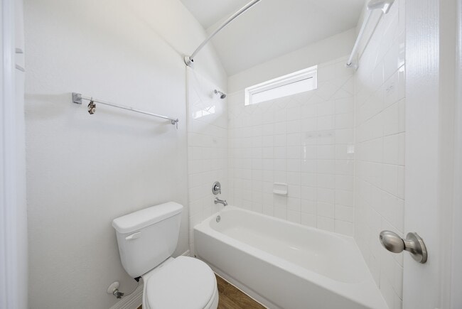 Building Photo - 40615 Guillemont Ln
