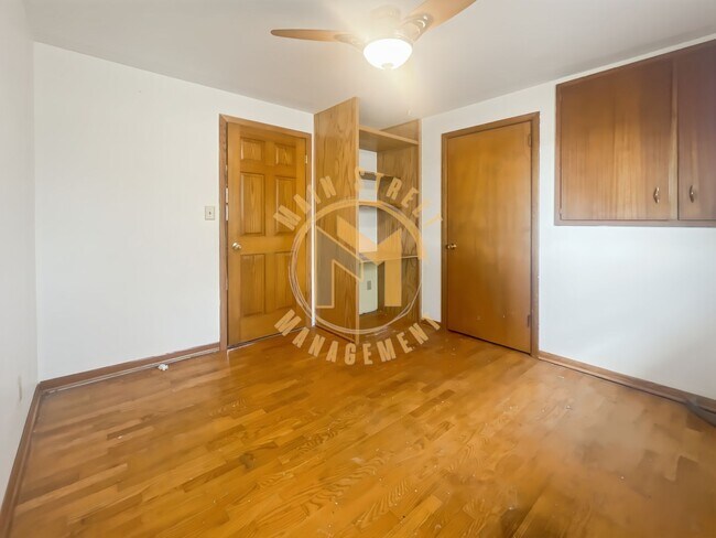 Building Photo - 1110 Lourdes Ave