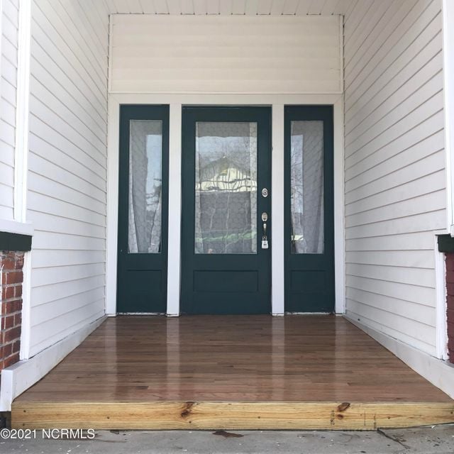 Building Photo - 605 SE 3rd St