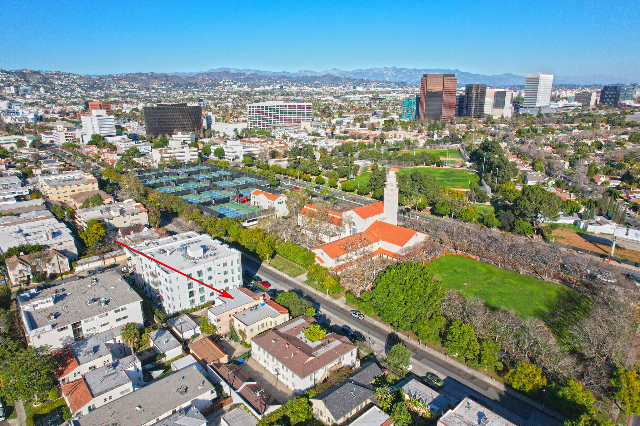 Building Photo - 913 Le Doux Rd