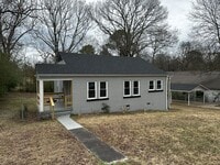 Building Photo - 2 Bedroom Home with Spacious Backyard and Modern Upgrades