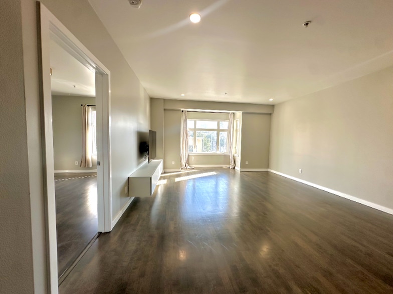 Primary Photo - 4343 3rd St