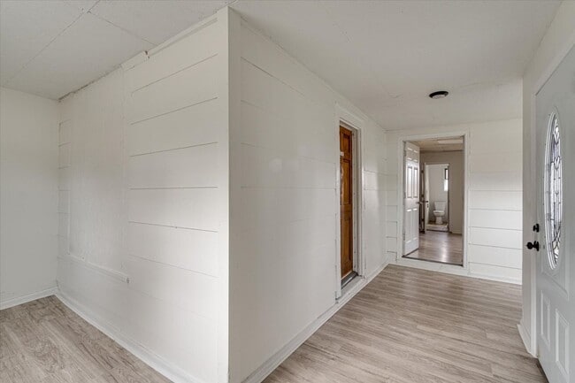 Building Photo - 555 Dodson Ave